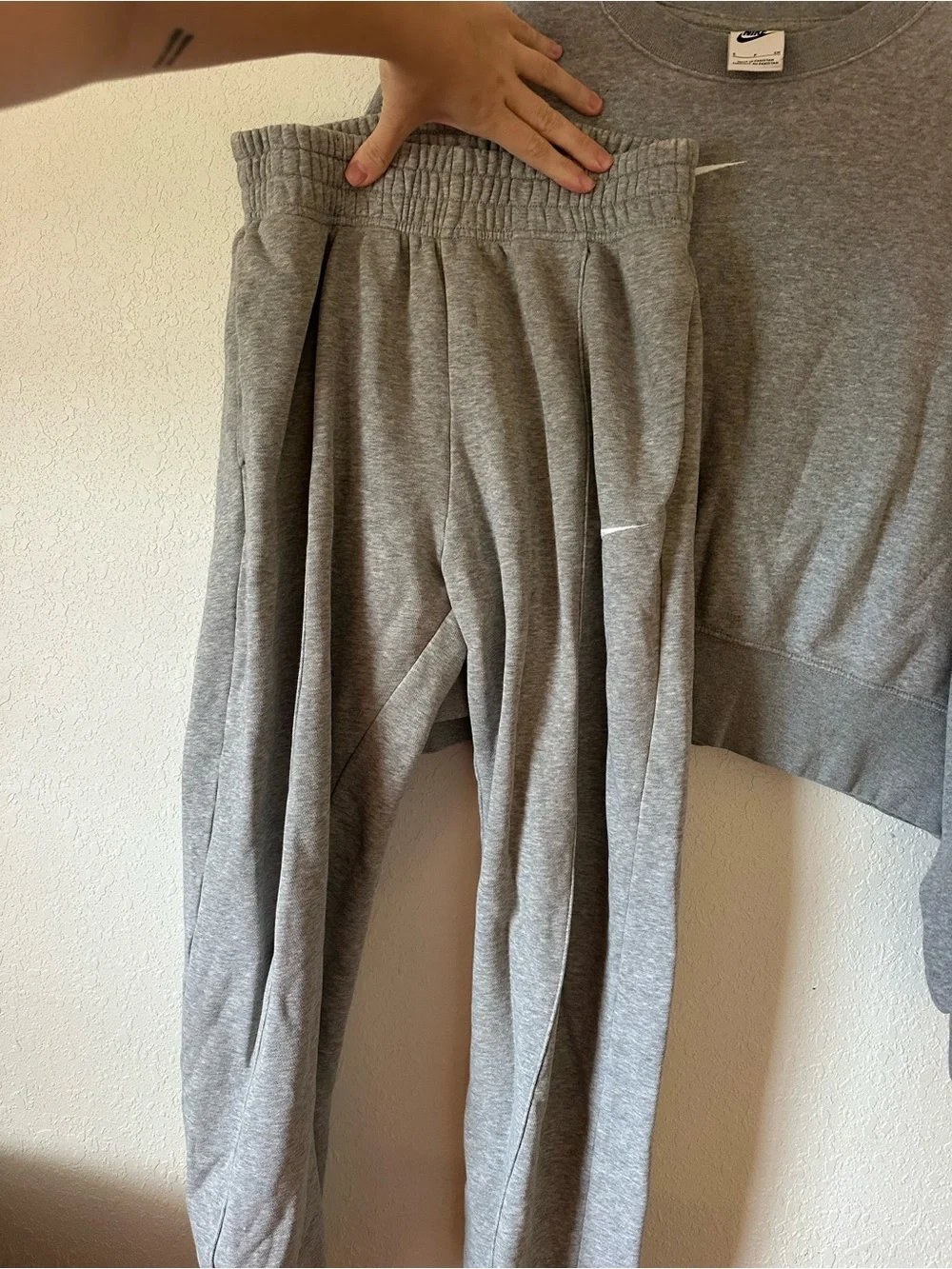 SET* Nike Women’s Grey Cropped Crewneck + Sweats